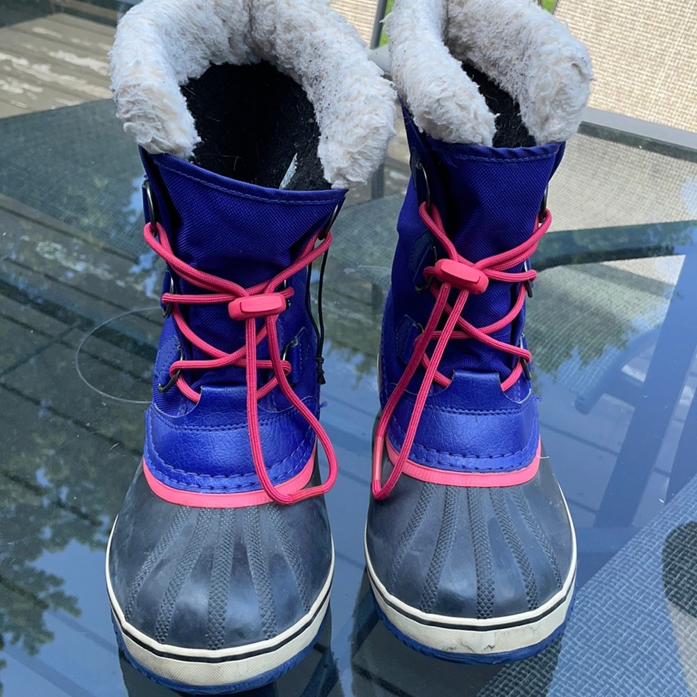 Big girls size 5 Sorel boots